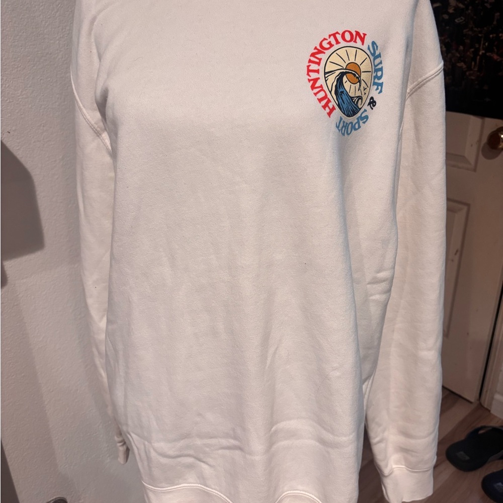 Huntington Surf and Sport White Crewneck Sweater size L NWT.